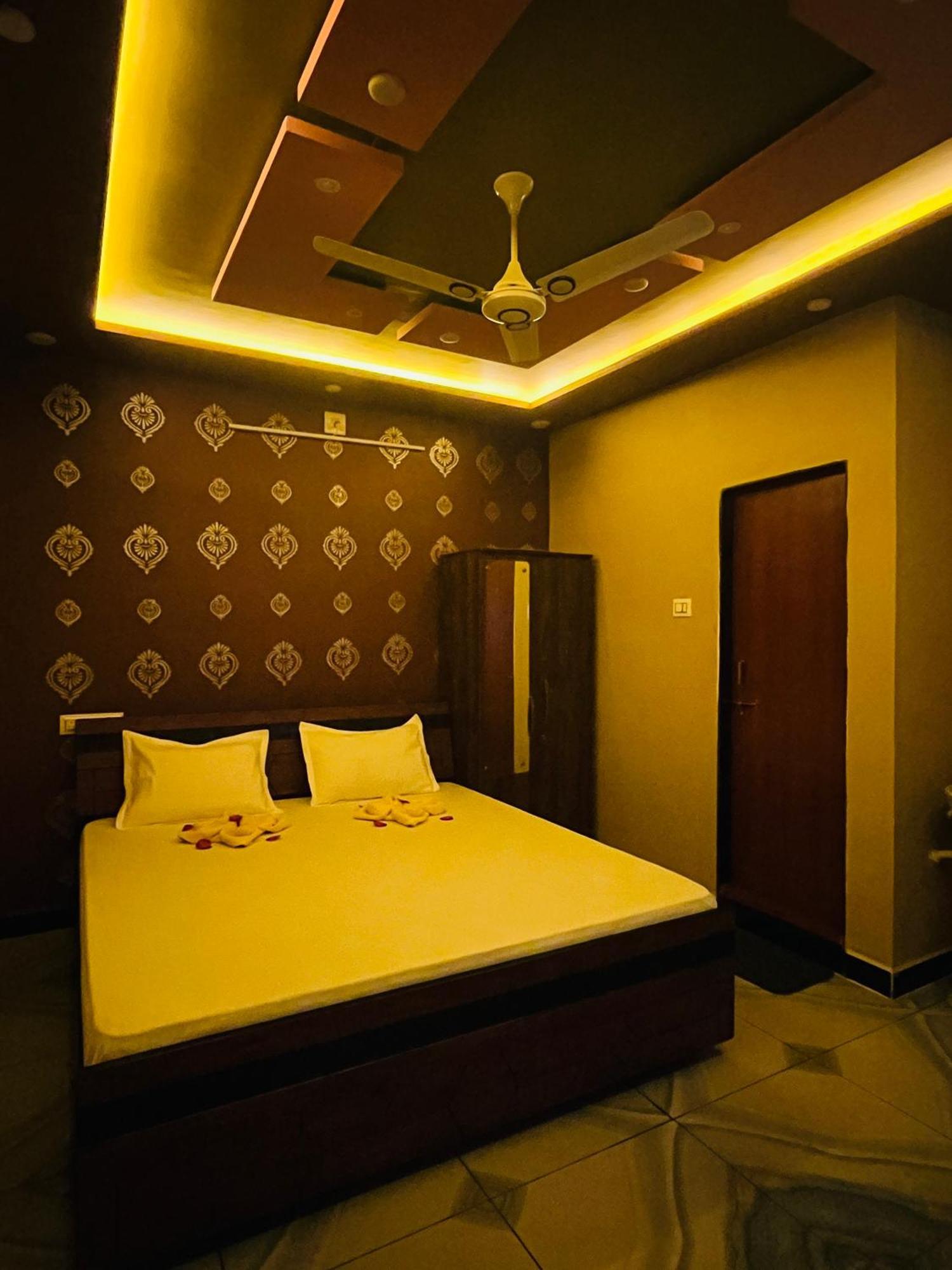 Kamdhenu Home Stay Garudeshwar Bagian luar foto