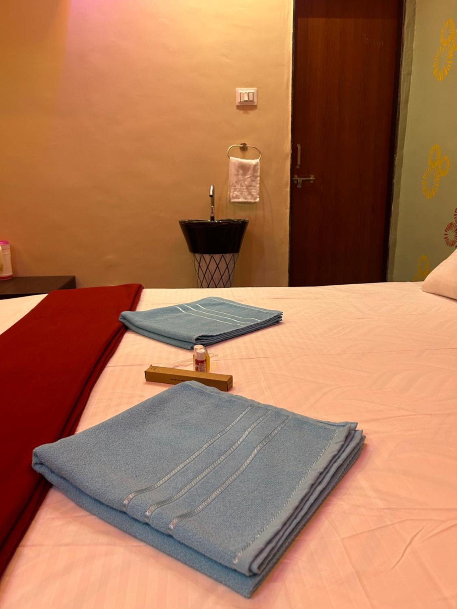 Kamdhenu Home Stay Garudeshwar Bagian luar foto