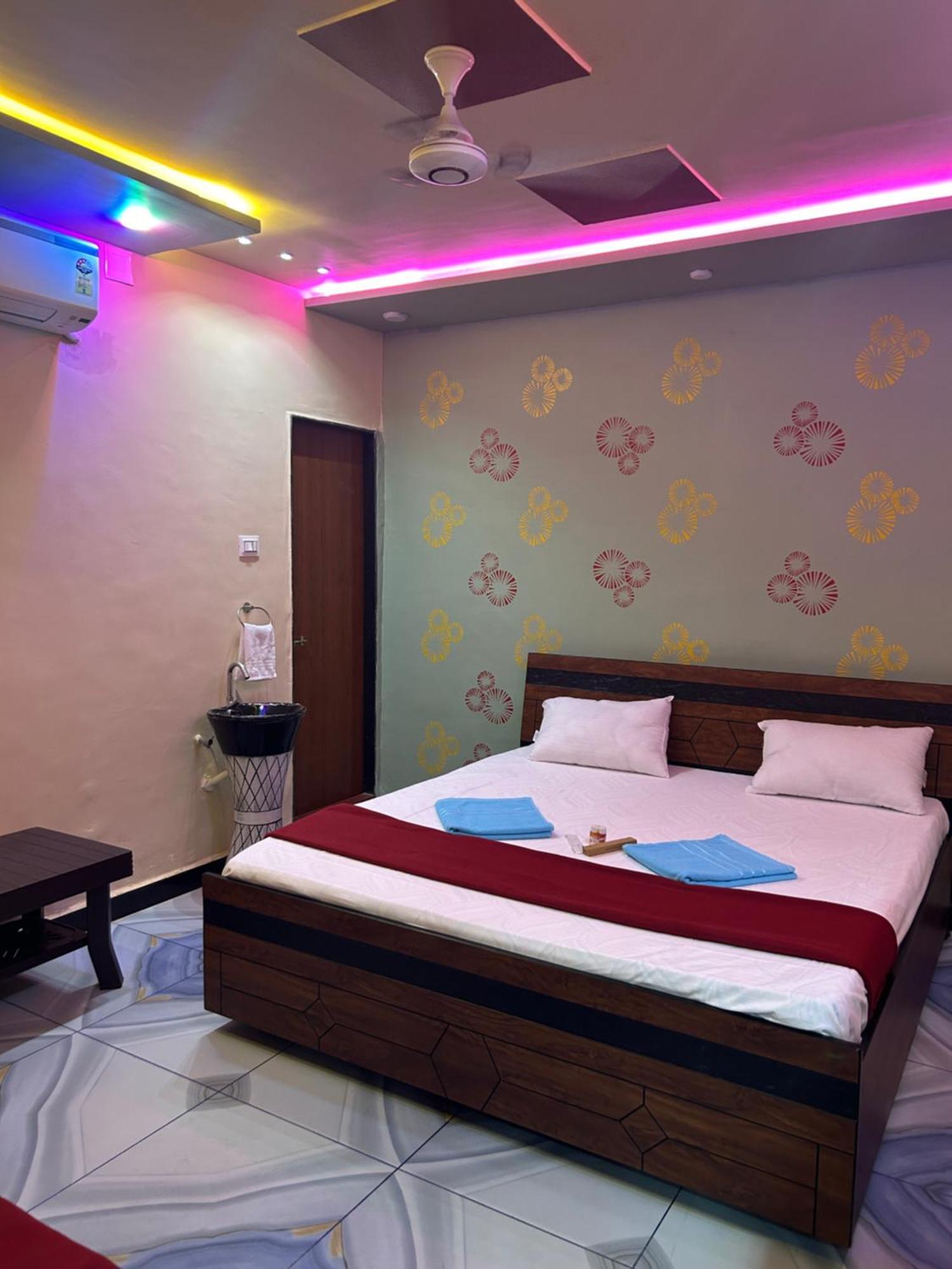 Kamdhenu Home Stay Garudeshwar Bagian luar foto