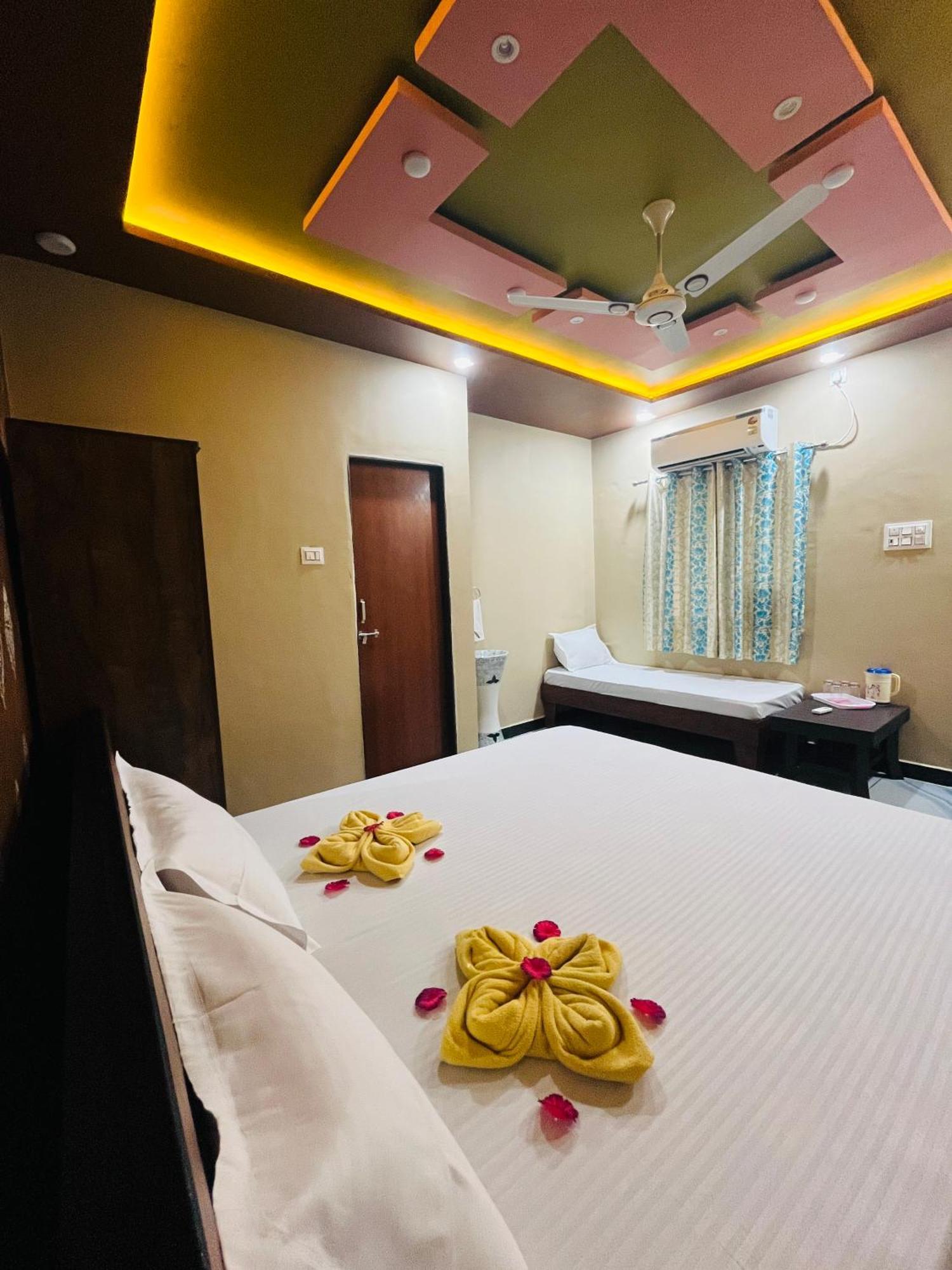 Kamdhenu Home Stay Garudeshwar Bagian luar foto