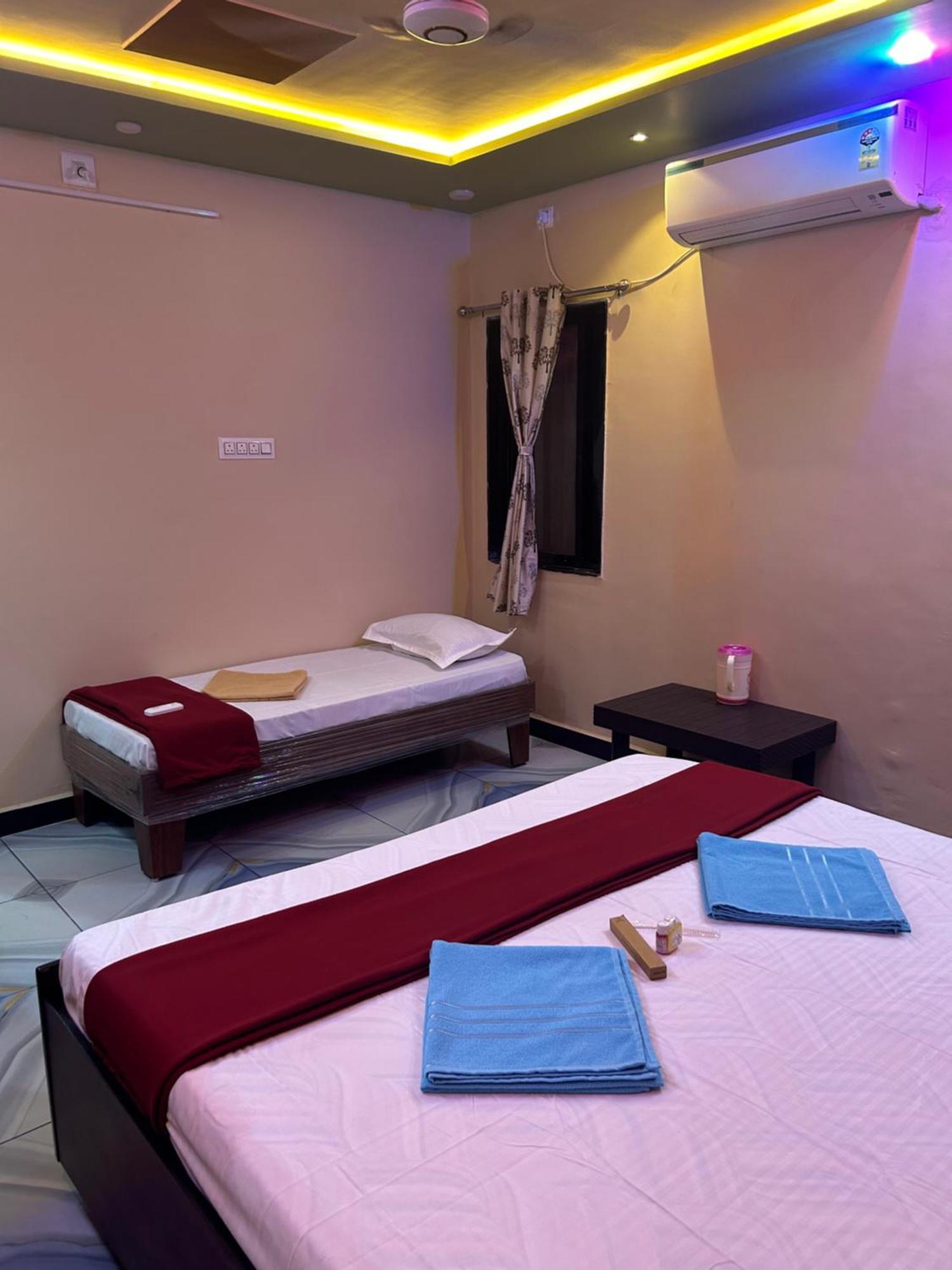 Kamdhenu Home Stay Garudeshwar Bagian luar foto